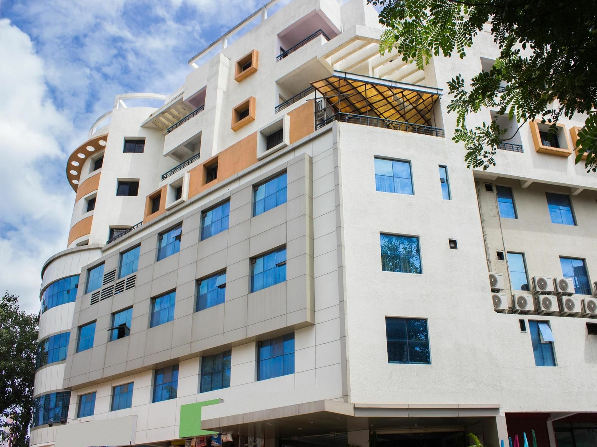Treebo Trend Orient Grand Nagpur Exterior foto